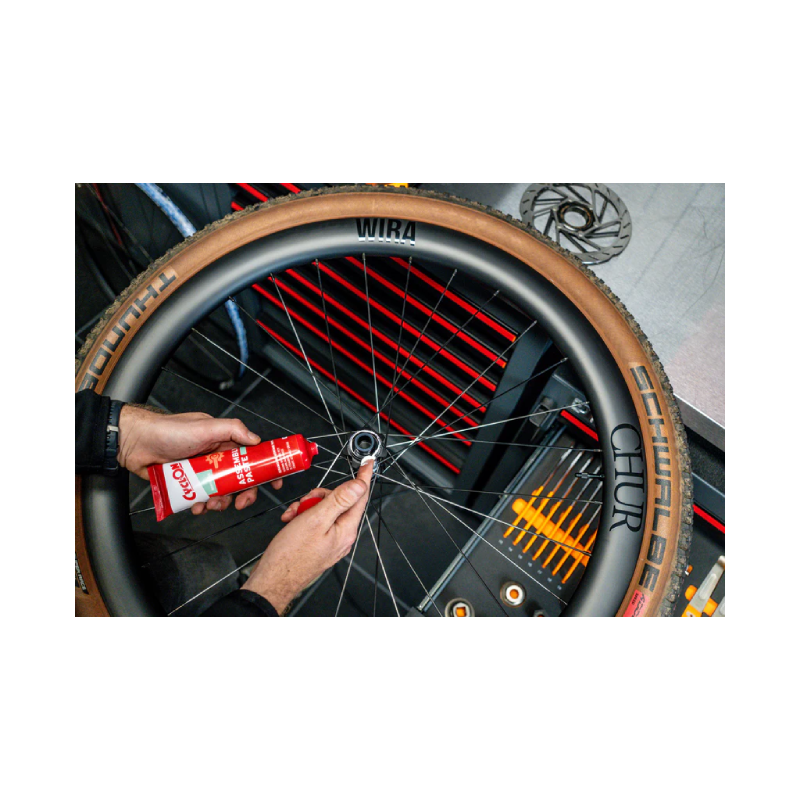 CyclOn Assembly Paste Lifestyle picture - bicyquel _