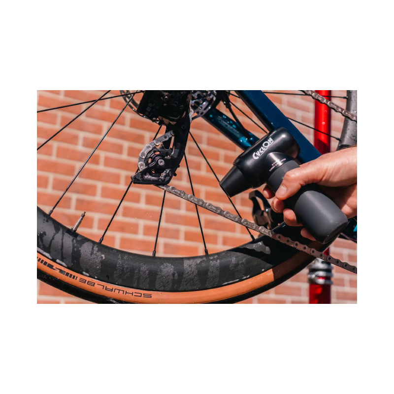 CyclOn E-Power Turbo Air Blower lifestyle picture - bicyquel _