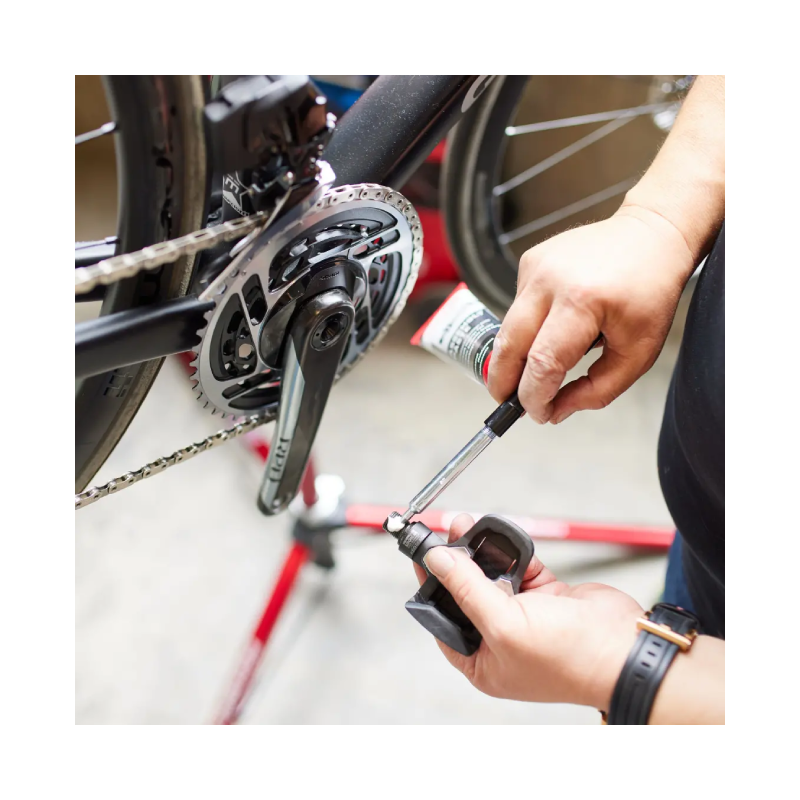 CyclOn Grease Gun lifestyle application - bicyquel _