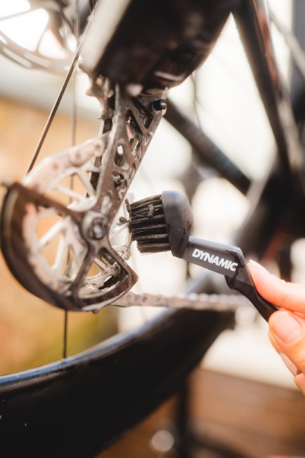 Dynamic Drivetrain Detailing Brush lifestyle picture - bicyquel _